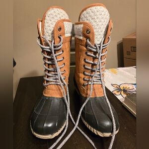 Women’s Tan & Black Winter Duck Boots - Waterproof Lace-Up